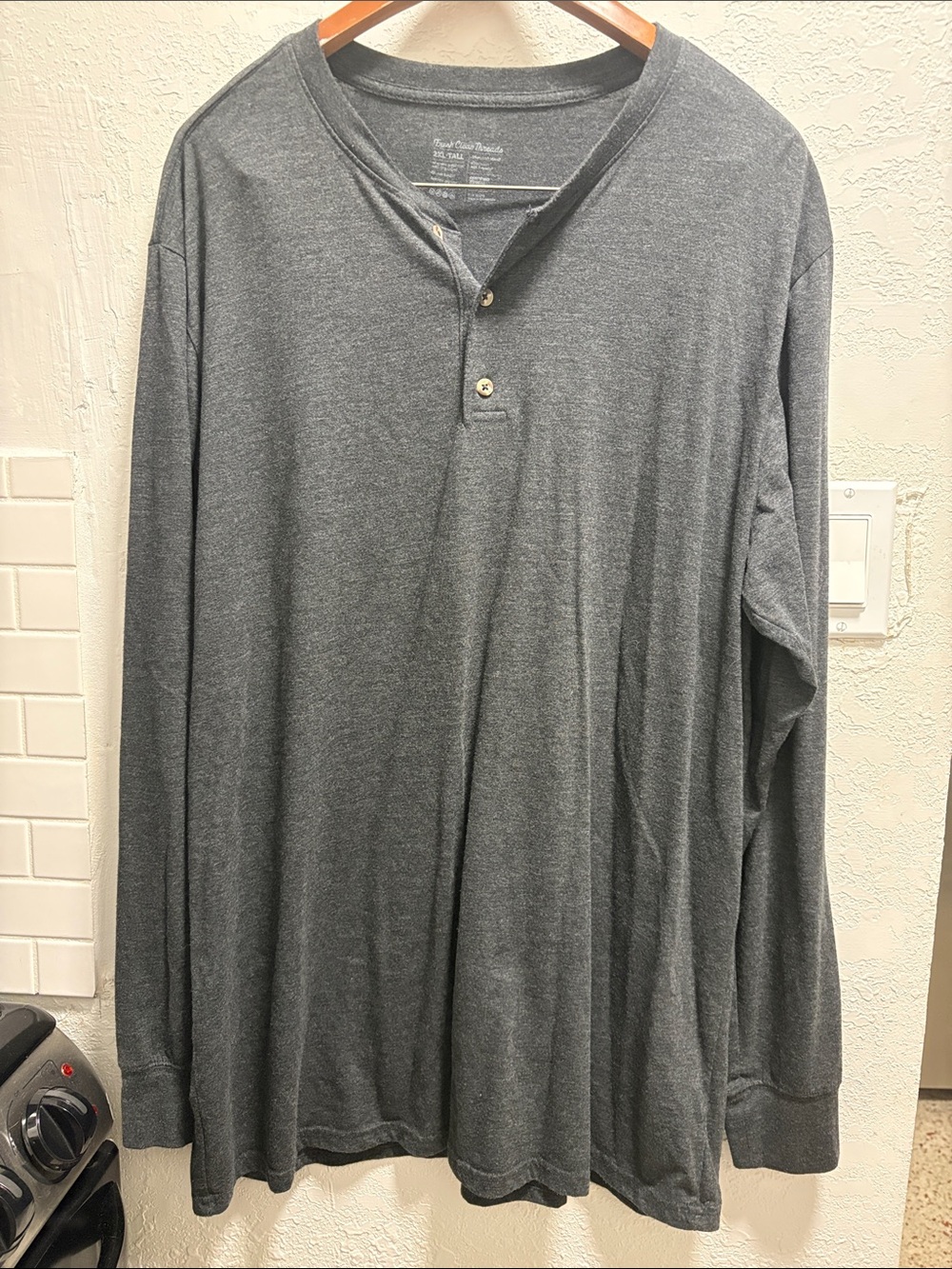 Men's Long-Sleeve Henley Shirt - Charcoal Gray